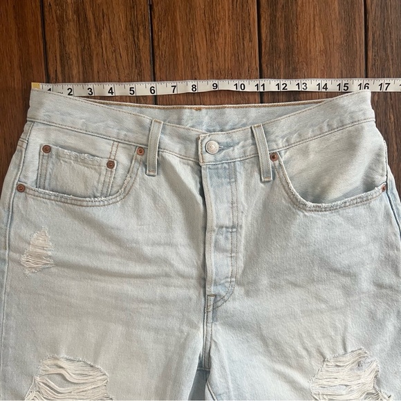 Levi’s 501 Button Fly Cut Off Festival Shorts Lightwash Size 31 Ripped Cotton - Picture 3 of 12